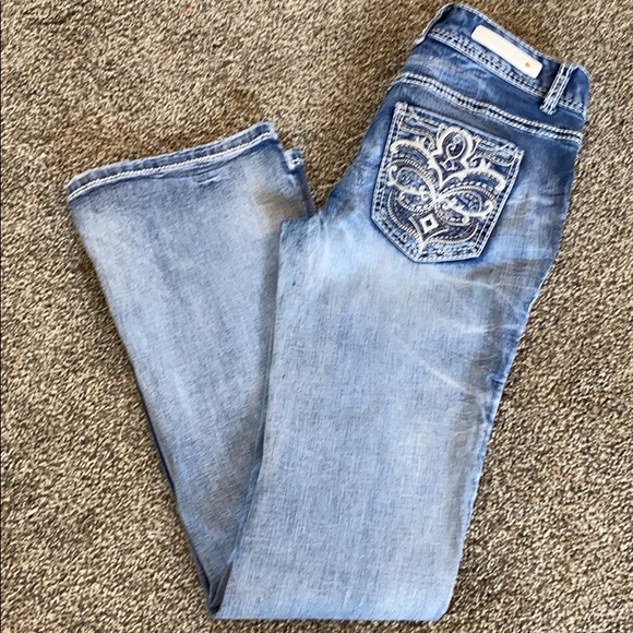 Ariya Jeans - Picture 7 of 7